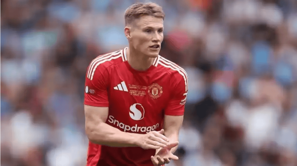 曼联夏窗大动作：套现 2 亿重建，锁定多特中卫补强后防